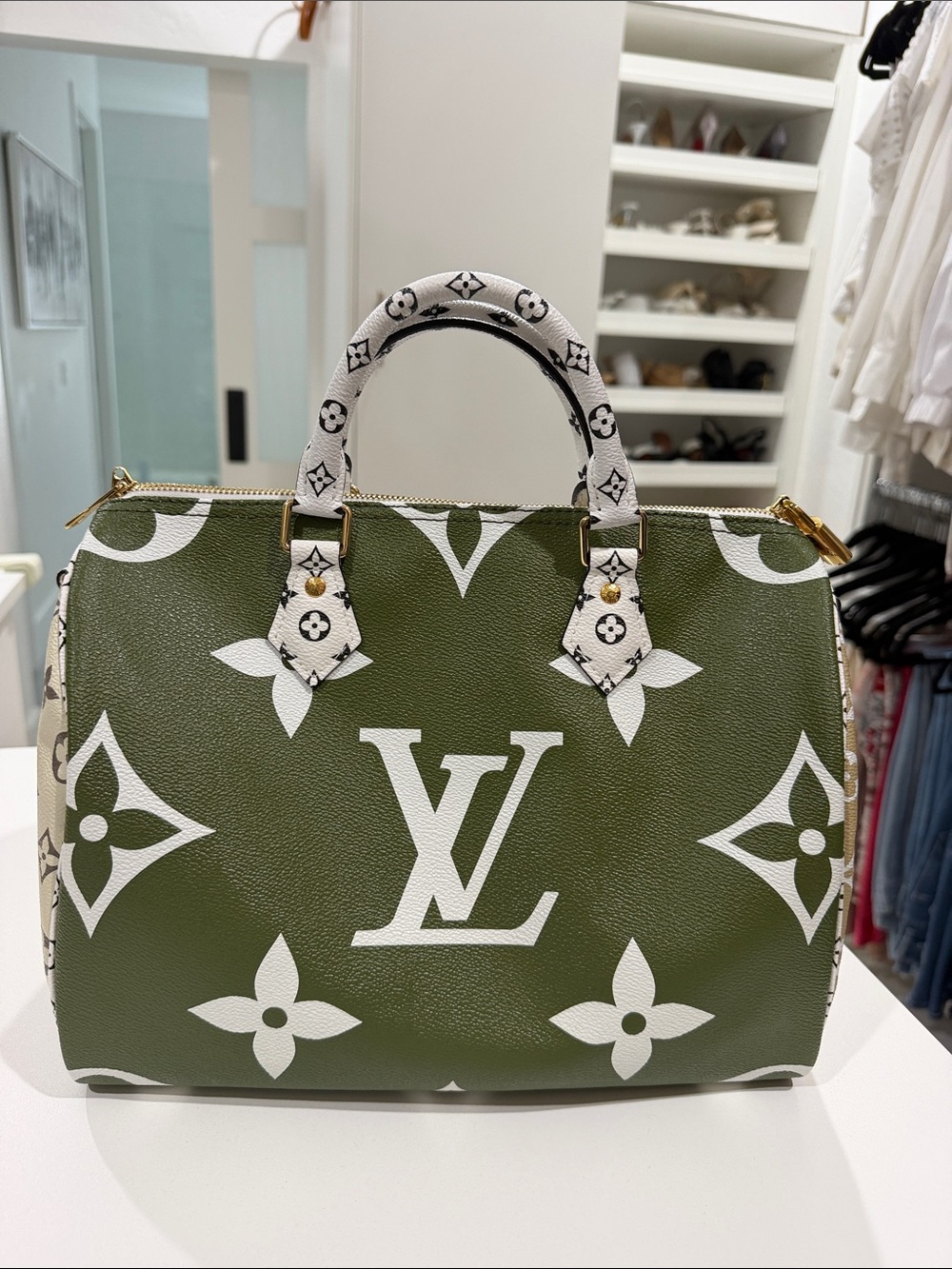 Louis Vuitton limited edition Bandouliere Giant Speedy Green/ white with strap